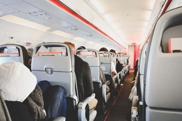 www.thetravel.com 10 Tips For Surviving Long-Haul Flights In Economy Seating 
