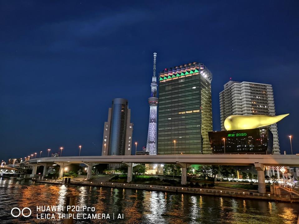 ブッチギリの夜景力。Leicaのトリプルカメラ搭載、ドコモから出たモンスタースマホが描き出す画に驚愕した