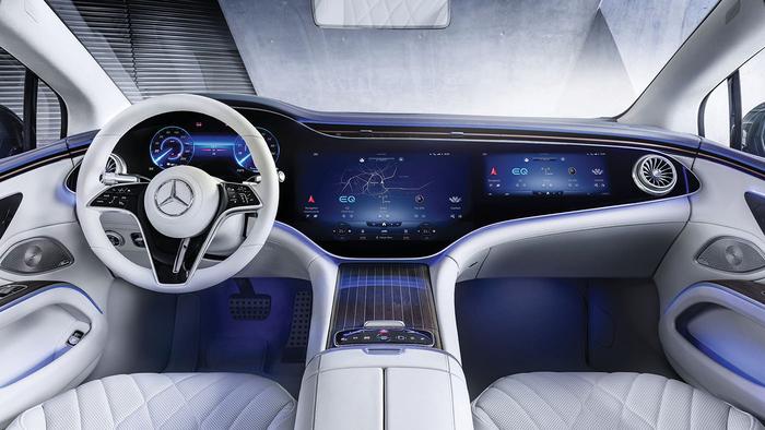 مواصفات ومميزات سيارة Mercedes EQs 2022