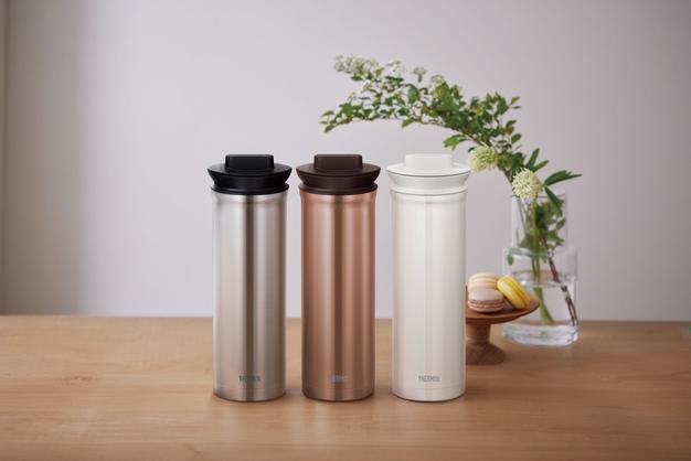 Heat insulation and cooling OK!Can be used all year round!Slim stainless steel spots that can water and hot water out of tea and coffee on the table appeared "Thermos Stainless Pot (TTD-1000)" Corporate Release