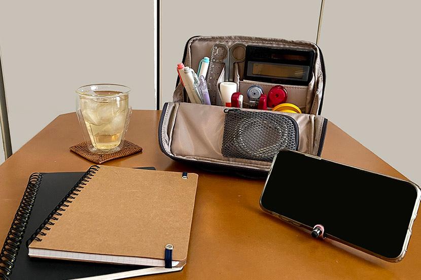 At home, outside or at work.Convenient stationery situation where you can carry items you need for work