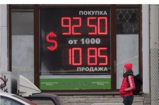 「ドルがない、どうしたらいいかわからない」　対ロシア制裁が市民に与える影響