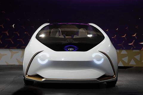 トヨタが世界初公開した人を理解するAI搭載車「Concept-愛i」をブースで体験 
