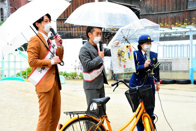 自転車「ながら運転」やレーン逆走は罰金も　意外と知らないルール：朝日新聞デジタル 