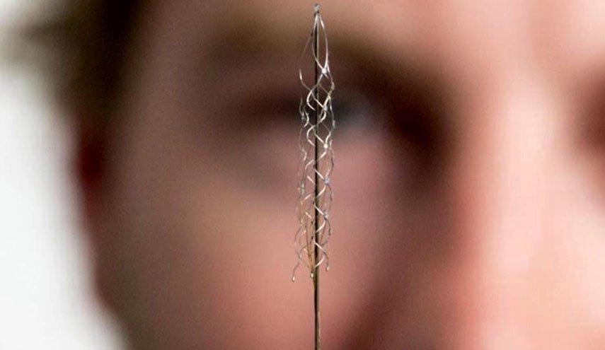 For the first time ever, a chip implanted in the brain allows a paralyzed man to tweet