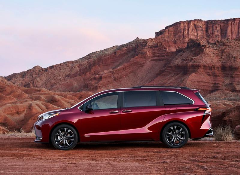 تويوتا سيينا Toyota Sienna 2022 أبرز مواصفاتها وأسعارها