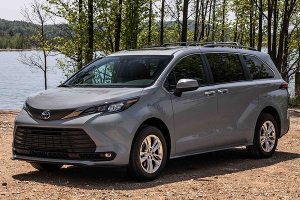 تويوتا سيينا Toyota Sienna 2022 أبرز مواصفاتها وأسعارها 