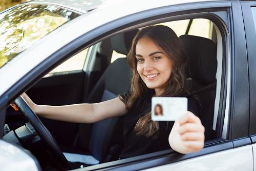 Loans can be used to acquire a driver's license! Commentary on interest rates, screening criteria, and recommended loans