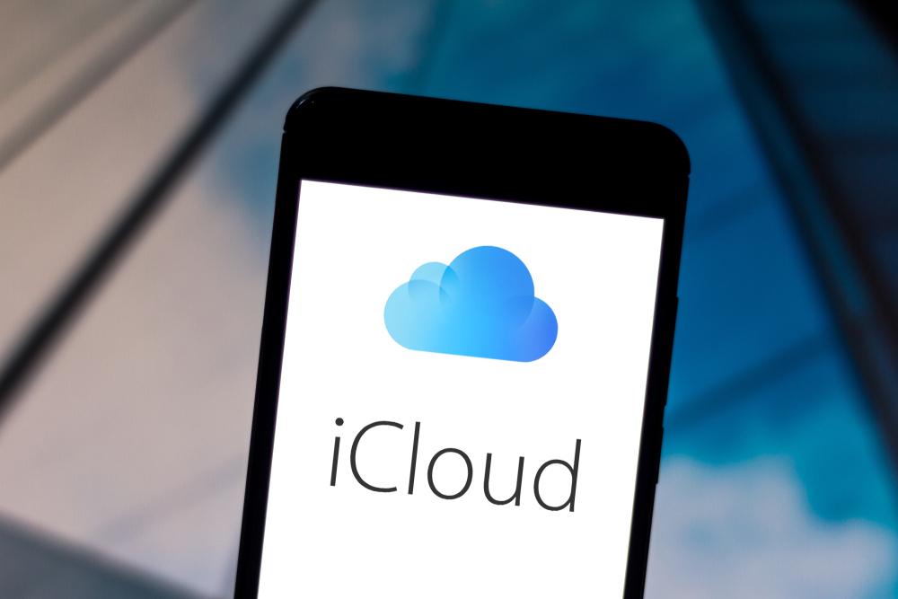 How do you use iCloud on an Android phone?