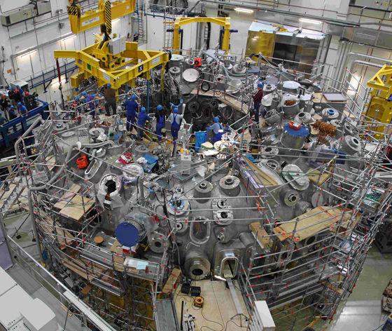 新型核融合炉「ヴェンデルシュタイン 7-X」初起動、ヘリウムプラズマの生成に成功 