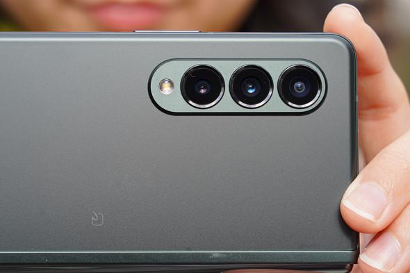 閉じて開いて半開き　「Galaxy Z Fold3 5G」は“折りたたみ”ならではのカメラを楽しめる 