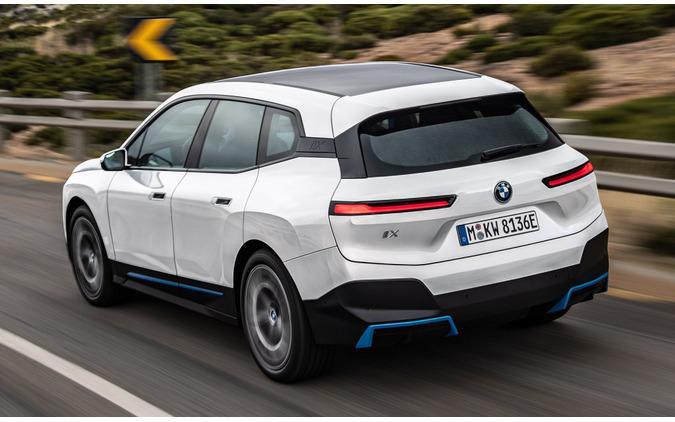 BMWから進化した新型モデルEV「iX」「iX3」が登場　10分の充電で100km以上の走行可能に 