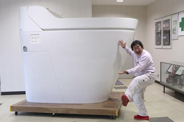 What is the ideal toilet created by the research of Panasonic "Dr. Poop"? I was surprised to see it at the factory.