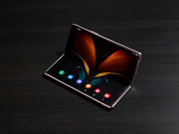 「Galaxy Z Fold Tab」、三つ折りタブレットを2022年初頭に発売か