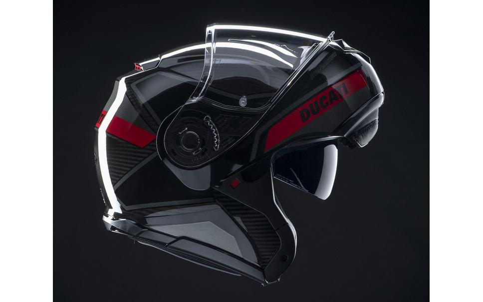 ドゥカティ、ツーリング用ヘルメット発表…スマホとBluetooth接続可能 