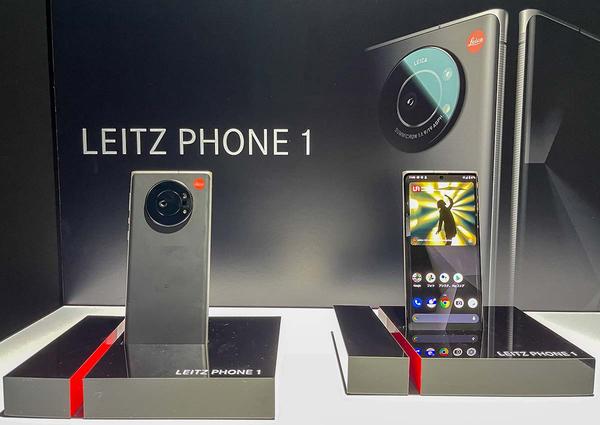  Introducing the "Leica" smartphone.Reasons for partnering with Sharp and circumstances of Softbank monopoly