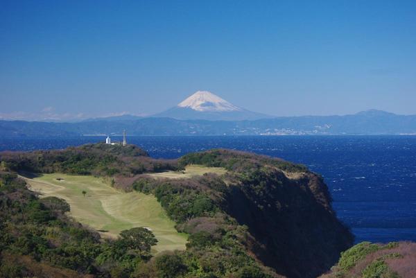 The world's first is a remote island golf course in Japan!What is a "hole -in -one unmanned confirmation machine"?