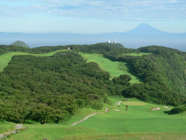 世界初が日本の離島ゴルフ場に！「ホールインワン無人確認機」ってどんなもの？ 