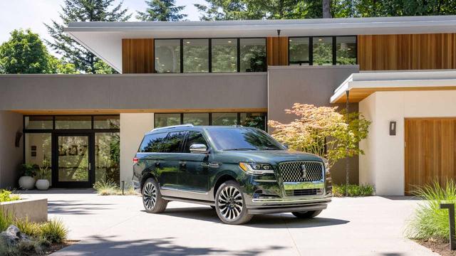 One drive in the “hands-free” 2022 Lincoln Navigator told me everything I need to know 