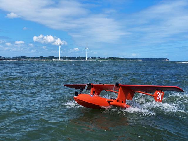 Flying boat type drone "Hamadori" that can take off and land on water and navigate like a ship