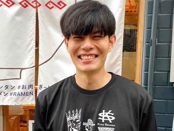 ASCIIグルメ 飛ぶ鳥を落とす勢いの若き天才は「ラーメン好き」ではなかった!? 無知を逆手に築き上げた唯一無二のラーメンブランド　キング製麺（東京・王子）（後編） 