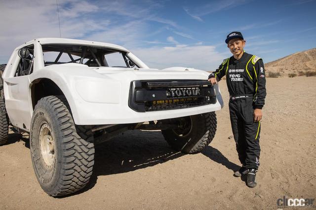 トーヨータイヤが「チームランドクルーザー・トヨタオートボデー」の三浦昂選手に「OPEN COUNTRY M/T-R」を提供。過酷なオフロードレースをサポート