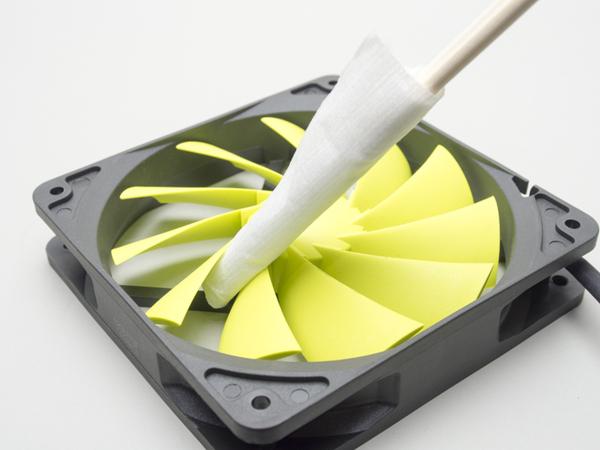 ホコリたっぷり！　PC掃除術のキホンは吹き飛ばし 