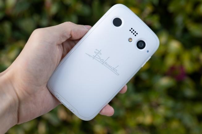 BALMUDA Phoneレビュー。あなたの人生に不要、社長「自己満足」の欠陥デザイン すまほん!!