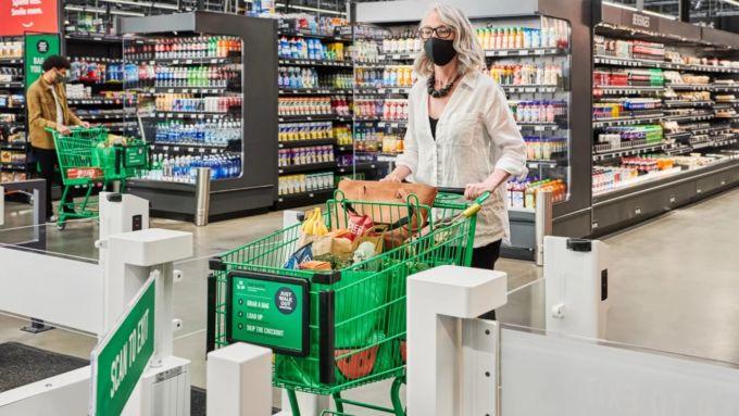 Food supermarket "Amazon Fresh", a new store opening with a cash register without cash register