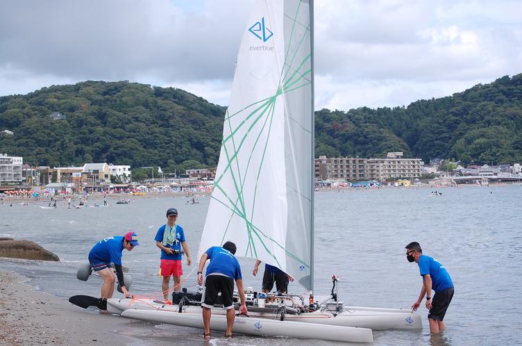 Total 5m class sailing type drone "TYPE-X", automatic boat demonstration for companies that assume untrained cargo, rescue maritime, and sightseeing