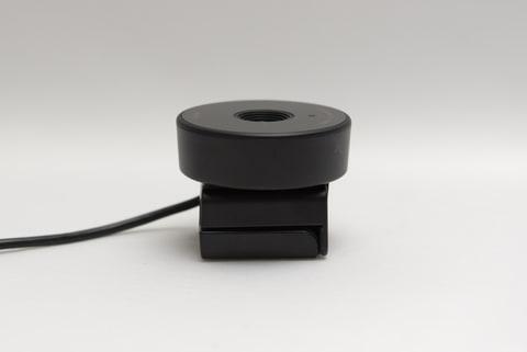 パタンと倒してオフれるWebカメラ。割安価格でなかなかイイ