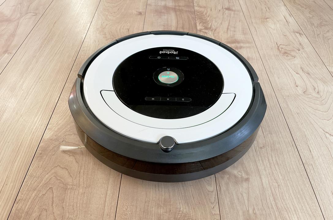 I bought a Roomba because I hate cleaning The new Roomba i3+ is too bright for me 