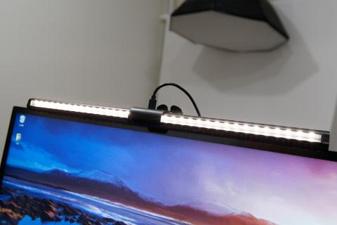 無段階調光＆ダブルランプのモニターライト、軽量でノートパソコンにもいい 