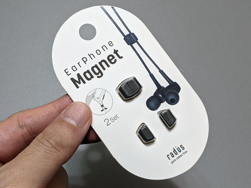 Also effective for fall prevention, magnetic clip to prevent wired earphones from getting tangled-Keitai Watch