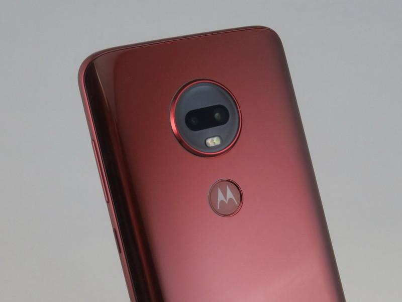 トリプルスロット＆国内全キャリア対応で幅広く使える「moto g7 plus」 