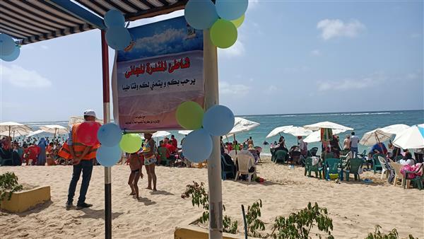 One of them is free and 7 for two pounds.. Alexandria's beaches are for the poor during Eid