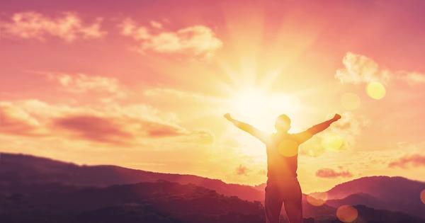  “なぜかいつも幸せそうな人” がしている3つの習慣。幸福を感じるには「たった5分」あればいい