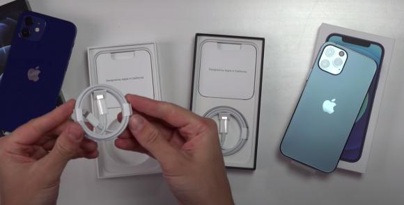 The world's only iPhone 12 bundled with EarPods in France, packing method found