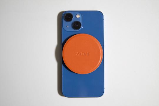 マグネットでピタッとくっつくスマホグリップ｢MOFT O Snap｣を使い始めたらビデオ通話や動画撮影も快適になっちゃった 