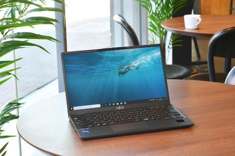 異次元の軽さ。738gのノートが仕事を変える! 先進の静脈認証、5G対応も。富士通「LIFEBOOK U9311/F」