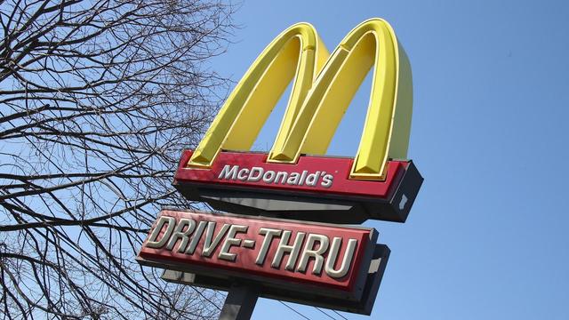 マクドナルドのソフトクリームマシンは“ハック”すべきか否か？ 故障を知らせる後付け装置の開発元が、「強硬な圧力」に訴訟で立ち向かう理由