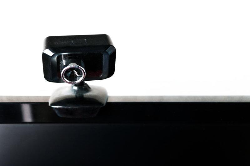 ウェブカメラやスマホのカメラで「ハッカーに盗撮される」って本当？ 