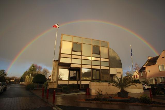 The question not so stupid.Why is it the rainbow season in Normandy?