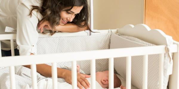 Les dangers du tour de lit pour bébé 