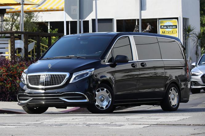 Kim Kardashian Now Owns a 0,000 Custom Maybach Minivan 
