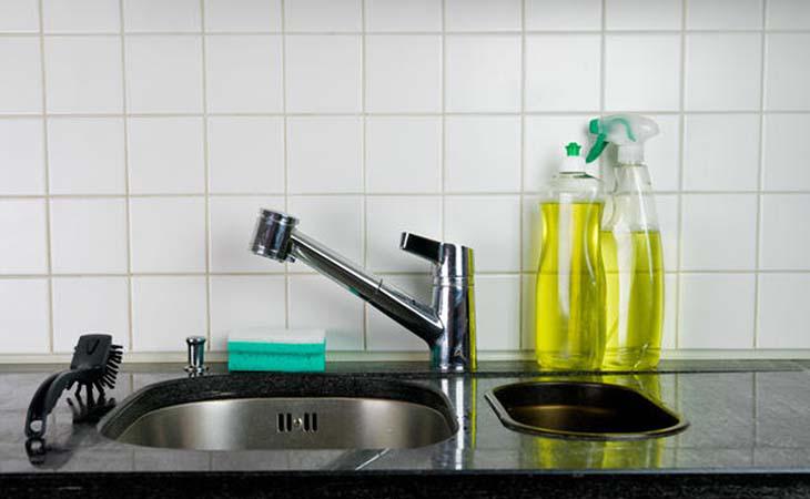 4 utilisations étonnantes du liquide vaisselles dans la maison 