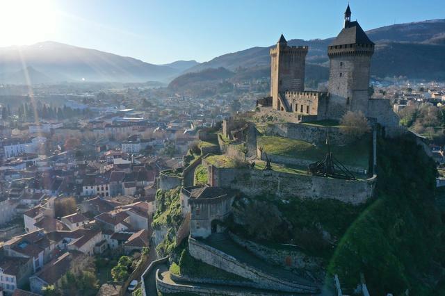Ascenseur au château de Foix : un drone pour expertiser les lieux avant l'installation 