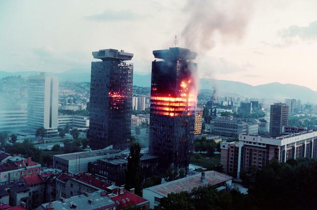 Dans un pays divisé, Sarajevo commémore les 30 ans de son siège le regard tourné vers l'Ukraine