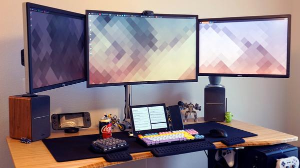Solar Display Case Is A Portable Triple Monitor Setup