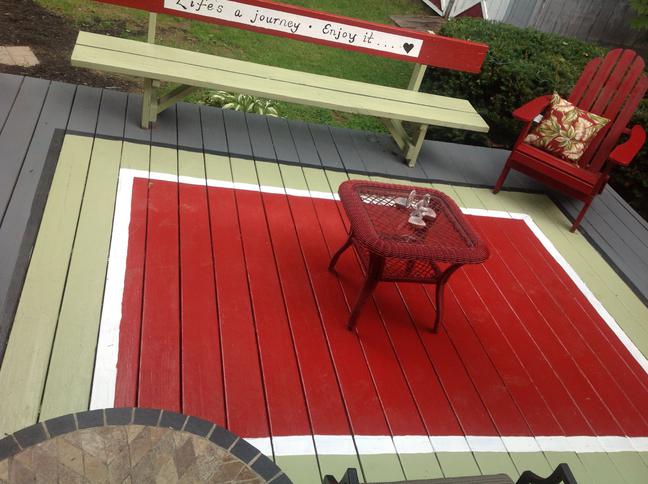 Peinture terrasse bois ou comment créer un faux tapis peint dans vos couleurs préférées